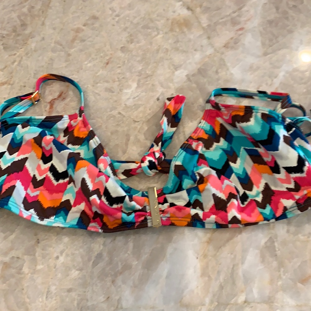 NWT La‎ Blanca darling bikini top!